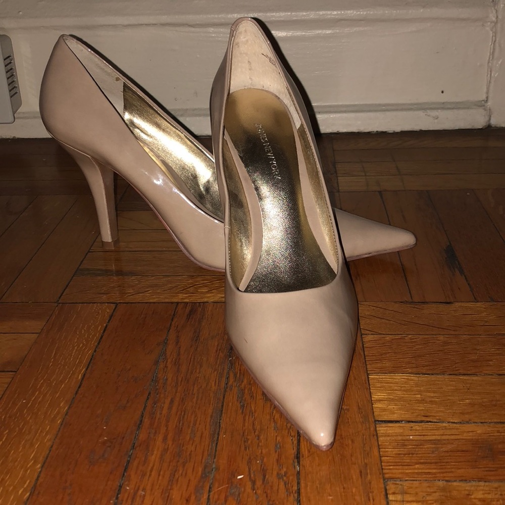 Jones New York nude pumps